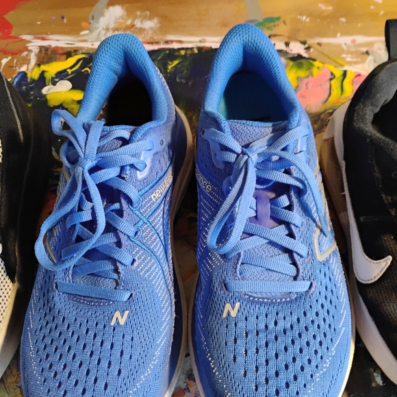 New Balance Bright Blue Running Shoes - Picture 1 of 1
